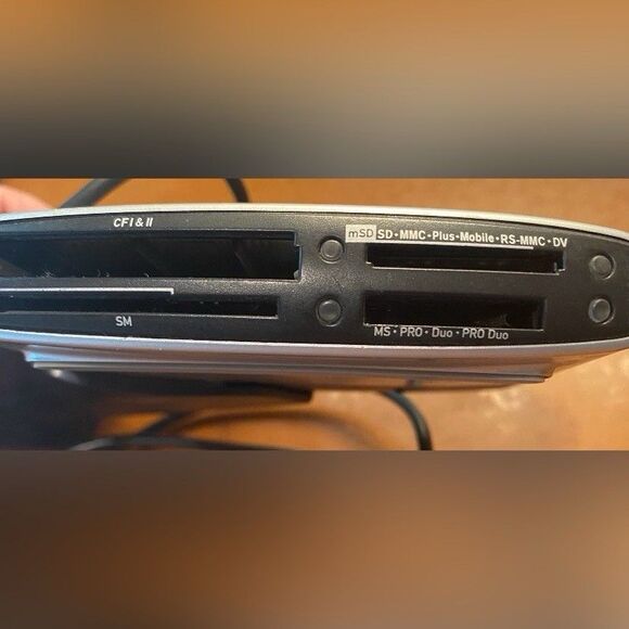 SanDisk 4 Memory Card Reader For Computer - Picture 3 of 3